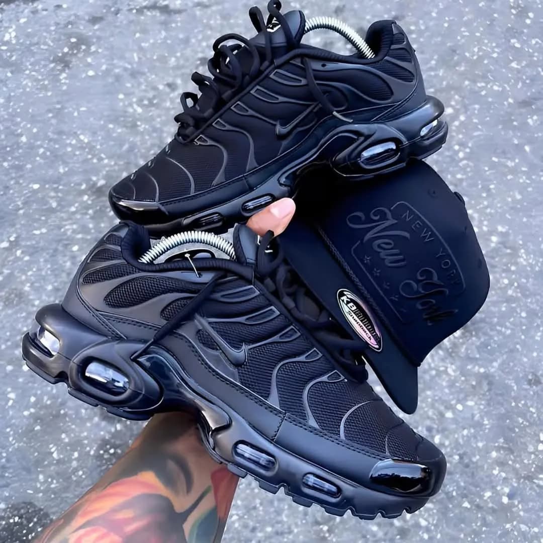 NIKE AIR MAX PLUS