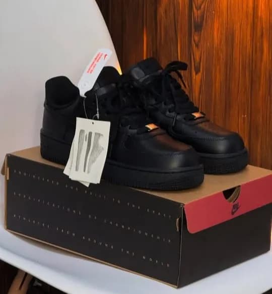 NIKE AIR FORCE 1